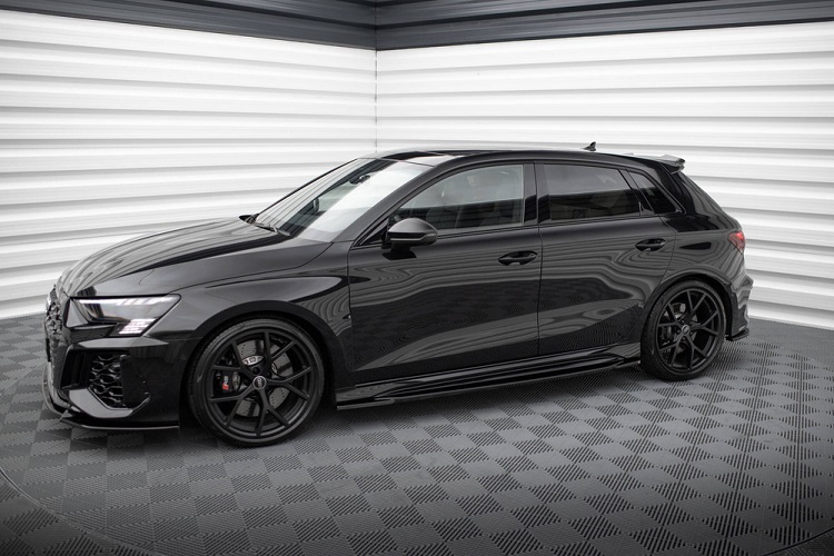 BODY KIT MAXTON DESIGN NERO LUCIDO PER AUDI RS3 8Y SPORTBACK PRE-RESTYLING