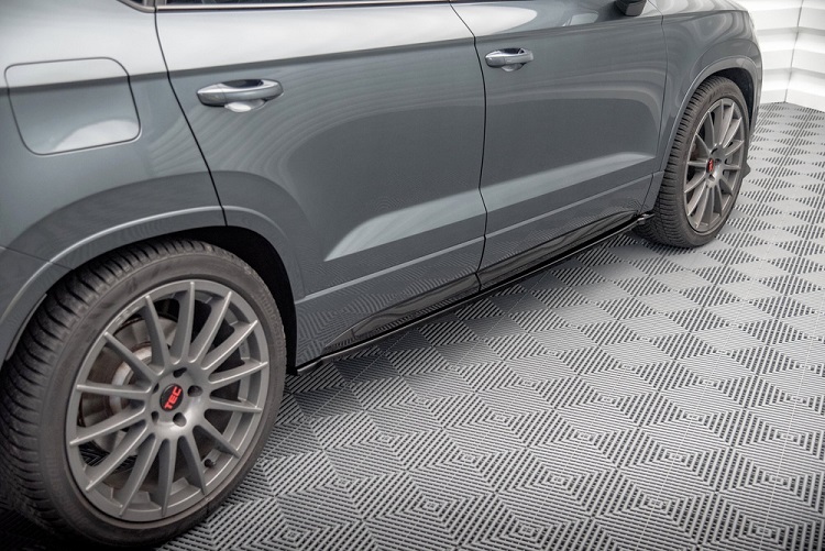 COPPIA SOTTOMINIGONNE MAXTON DESIGN NERE LUCIDE PER CUPRA ATECA MK1 RESTYLING