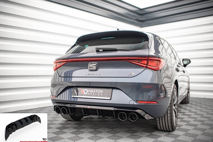 DIFFUSORE NERO LUCIDO CON TERMINALINI NERI MAXTON DESIGN PER SEAT LEON FR MK4