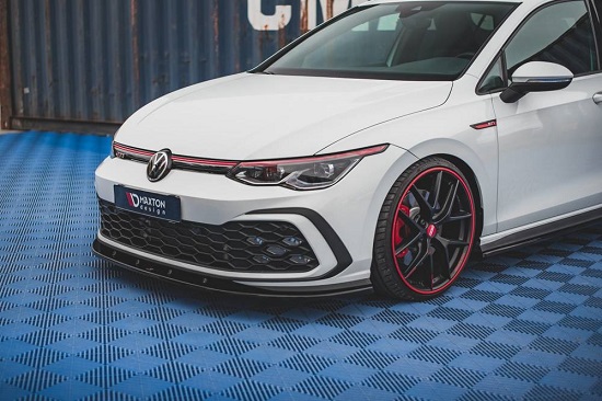 LAMA SOTTOPARAURTI ANTERIORE MAXTON DESIGN PER VW GOLF MK8 GTI CARBON LOOK