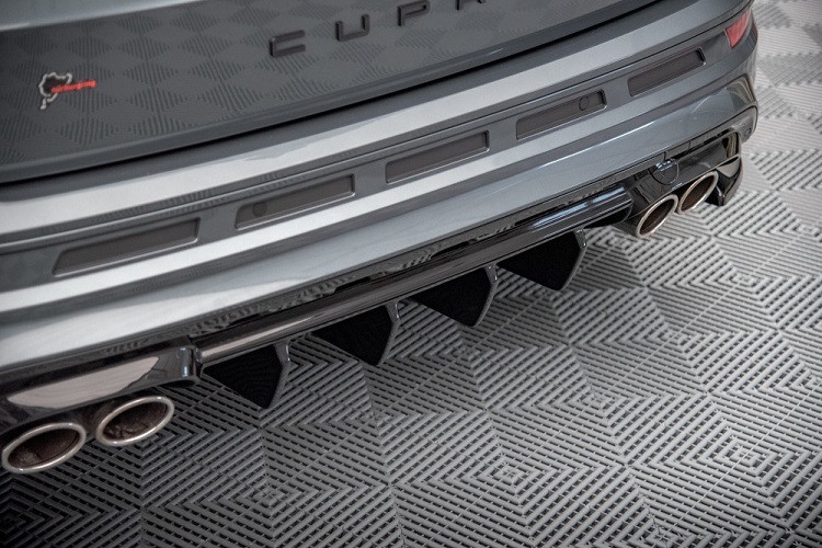 SOTTODIFFUSORE CENTRALE NERO LUCIDO MAXTON DESIGN PER CUPRA ATECA MK1 PRE RESTYLING
