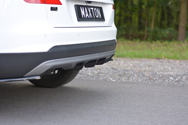 SOTTODIFFUSORE CENTRALE NERO LUCIDO MAXTON DESIGN PER HYUNDAI TUCSON MK3 RESTYLING