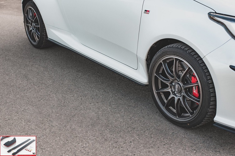 COPPIA SOTTOMINIGONNE STREET PRO MAXTON DESIGN PER TOYOTA YARIS GR MK4 PRE-RESTYLING (BORDO ROSSO)