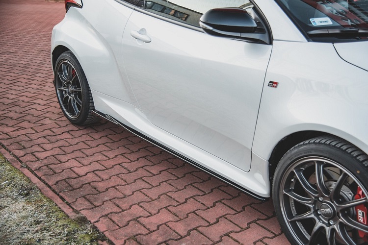 COPPIA SOTTOMINIGONNE V.1 MAXTON DESIGN NERE LUCIDE PER TOYOTA YARIS GR MK4 PRE-RESTYLING