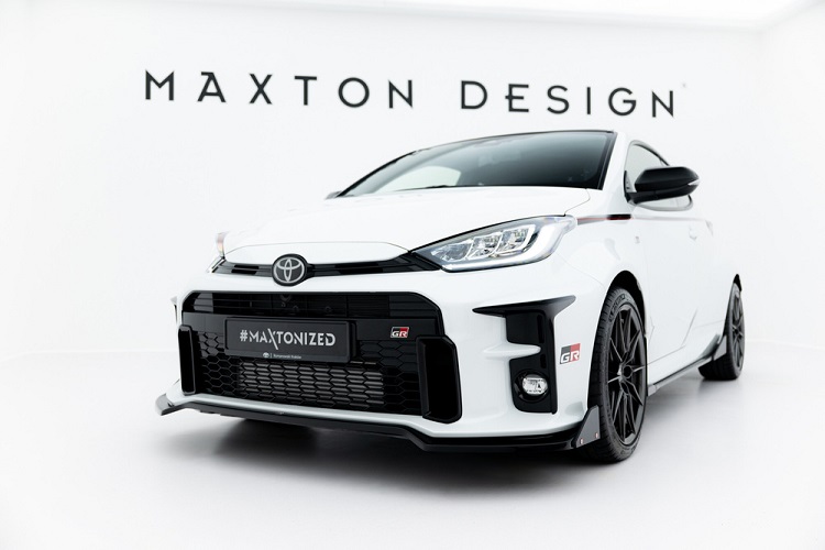 LAMA SOTTOPARAURTI ANTERIORE V.3 + FLAPS MAXTON DESIGN PER TOYOTA YARIS GR MK4 PRE-RESTYLING NERO LUCIDO 