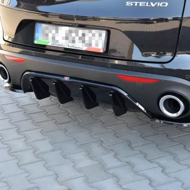 DIFFUSORE NERO LUCIDO MAXTON DESIGN PER ALFA ROMEO STELVIO STANDARD