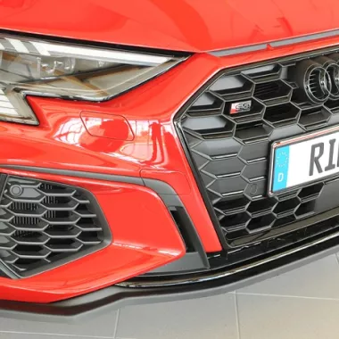 LAMA SOTTOPARAURTI ANTERIORE RIEGER TUNING NERA OPACA PER AUDI S3 8Y SPORTBACK E SEDAN