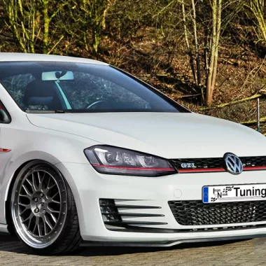 LAMA SOTTOPARAURTI ANTERIORE V2 PER VW GOLF 7 GTI / GTD NERO LUCIDO INGO NOAK TUNING