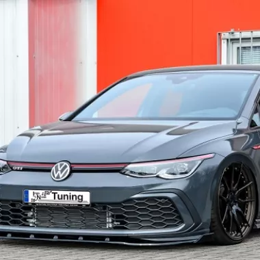 LAMA SOTTOPARAURTI ANTERIORE CON ALETTE VW GOLF MK8 GTI / GTD NERO OPACO INGO NOAK TUNING