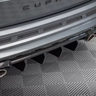 SOTTODIFFUSORE CENTRALE NERO LUCIDO MAXTON DESIGN PER CUPRA ATECA MK1 PRE RESTYLING