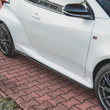 COPPIA SOTTOMINIGONNE V.1 MAXTON DESIGN NERE LUCIDE PER TOYOTA YARIS GR MK4 PRE-RESTYLING