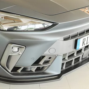 LAMA SOTTOPARAURTI ANTERIORE PER CUPRA LEON KL MK4 FACELIFT NERO OPACO RIEGER TUNING